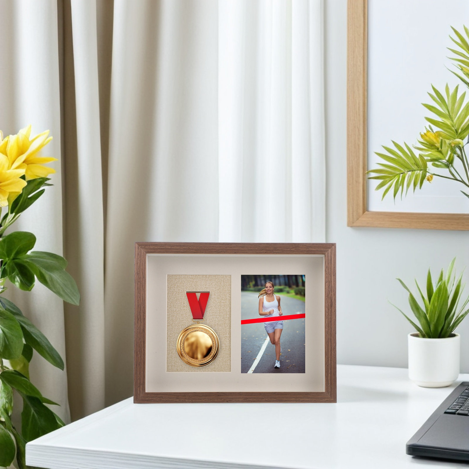 Cornice Espositiva per Medagli - Home Office Box recensione e prezzo